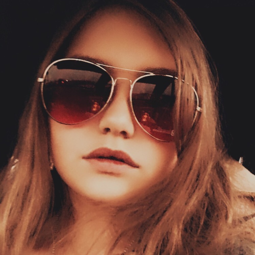 Meet your Posher, Delainey